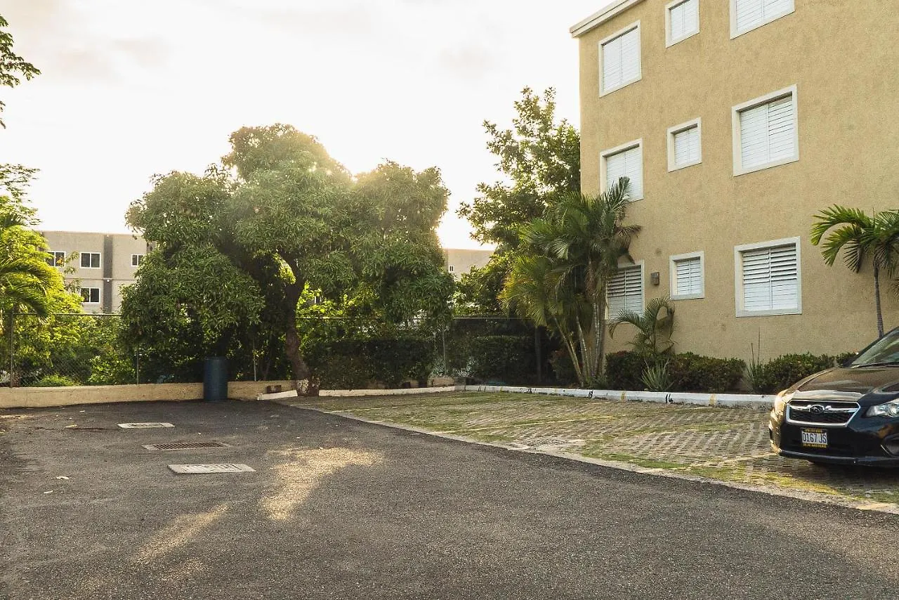 Luxury 2 Bedroom 2 Bathroom City Oasis Kingston 0*,